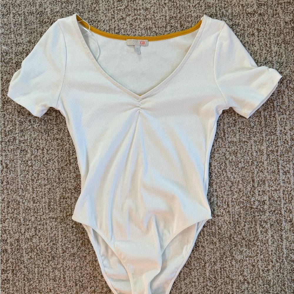 Gianni Bini White Short-Sleeve V-Neck Bodysuit with Yellow Trim